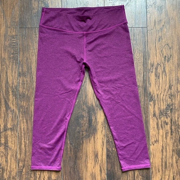 Fabletics Capri Leggings - Picture 1 of 9